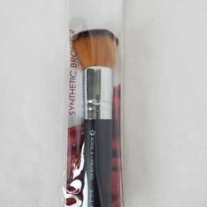 Free With Any Purchase-Royal & Lagnickel Silk Synthetic Bronzer Brush